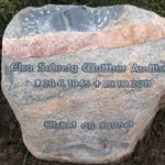 Gravsten genbrugsgravsten natursten stenhugger granit marmor bronze unik skulptur relief håndværk mindesten